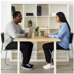 Cadeira Interlocutor Estofada Dakar – Corino Preto – 25008 Master Móveis para Escritório Cadeira Fixa Estofada 15